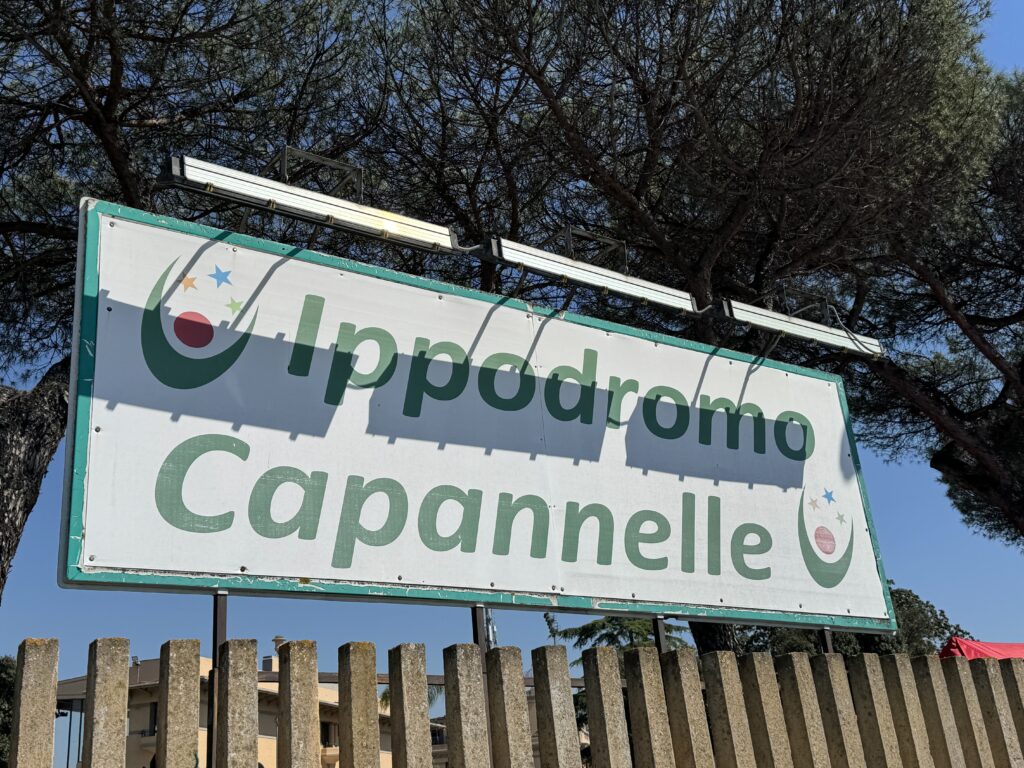 Ippodromo Capannelle の看板
