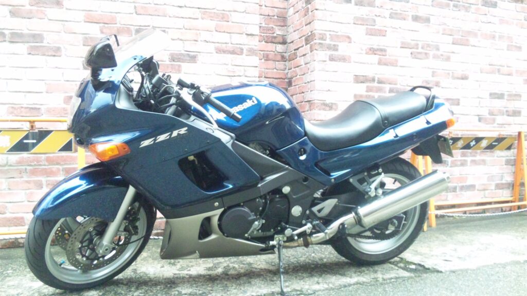 2011年9月、バイト代を貯めて購入したZZR-400