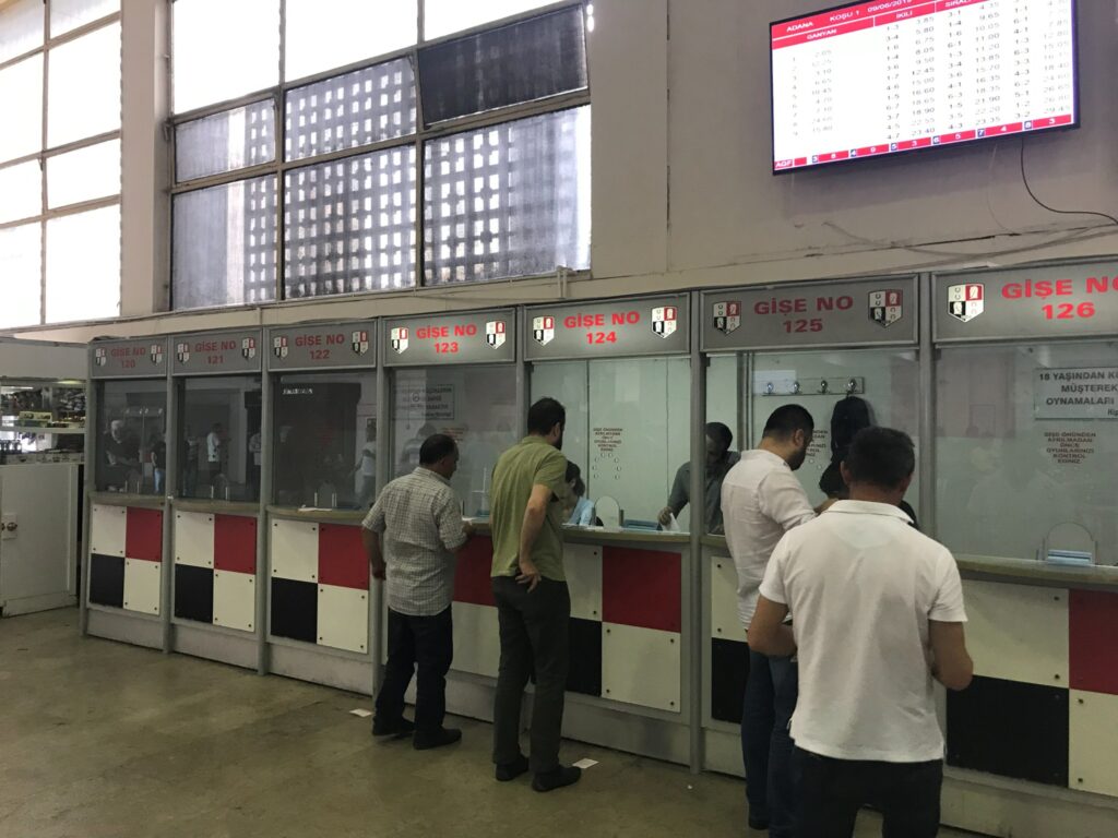 ヴェリエフェンディ競馬場の馬券売り場