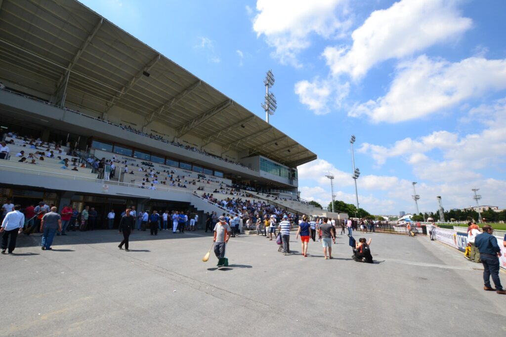 ヴェリエフェンディ競馬場のスタンド