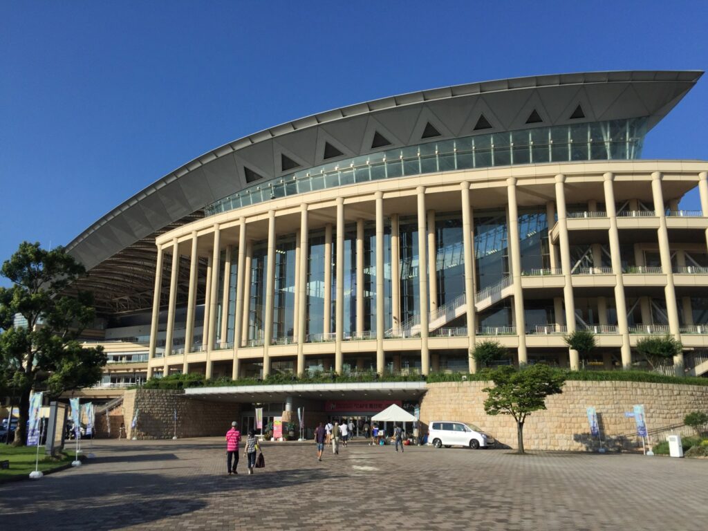 小倉競馬場のスタンド外観