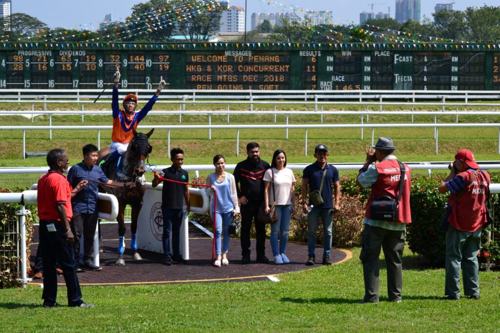 ペナン競馬場のウイナーズサークル