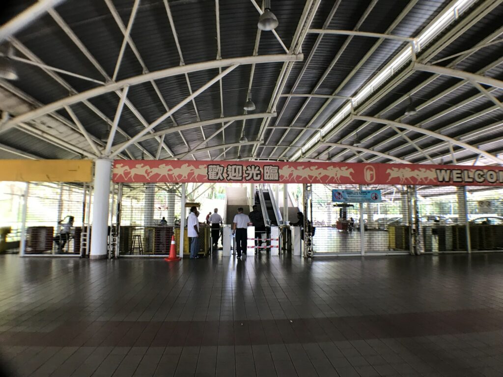 セランゴール競馬場の入場券回収所