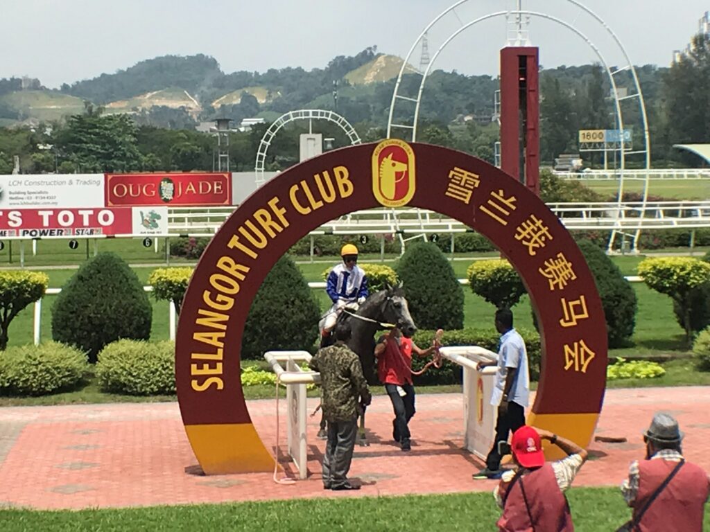 セランゴール競馬場のウイナーズサークル